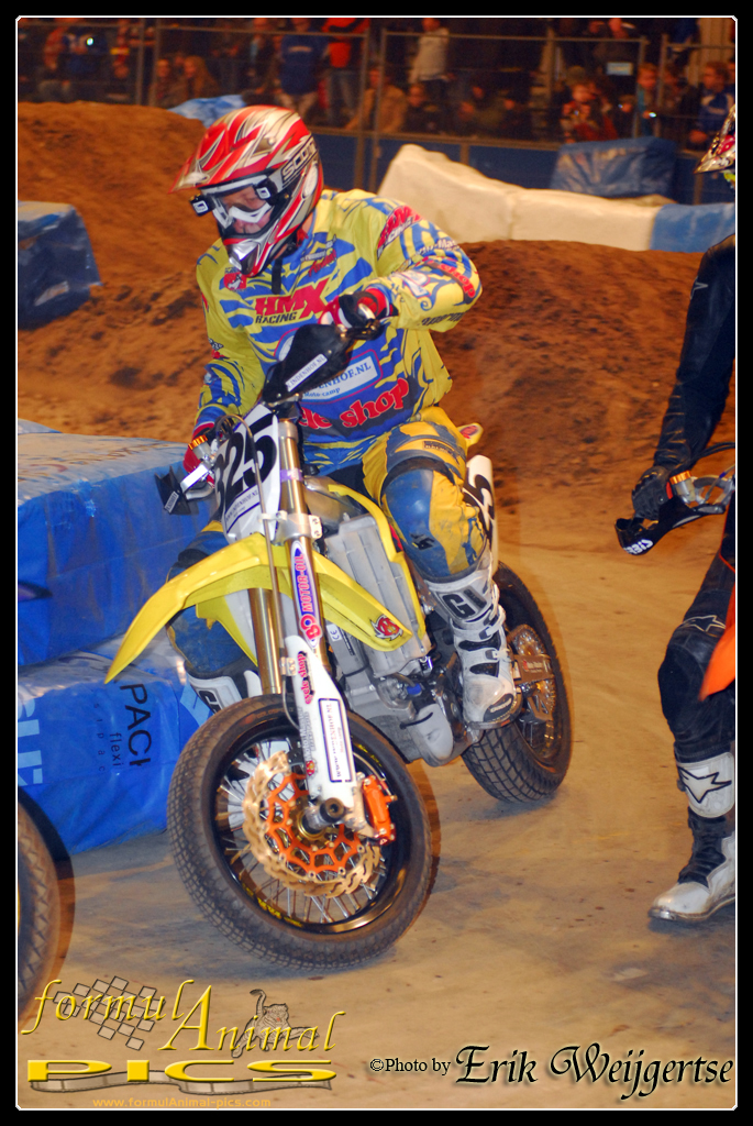 663x1001 pixels (677K)